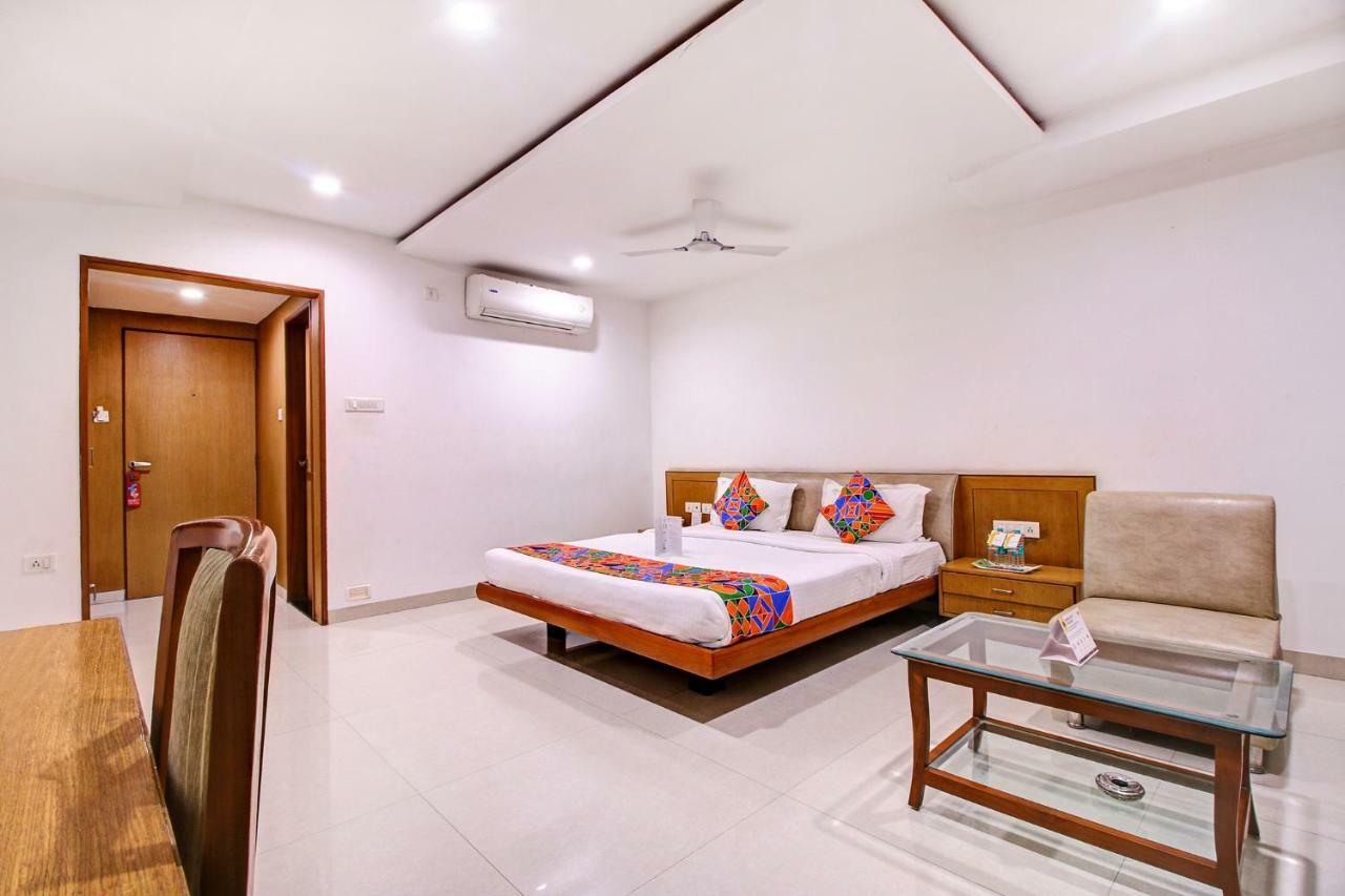 Fabhotel Syberitic Suites Gachibowli - Fully Vaccinated Staff Kondapur  Екстериор снимка
