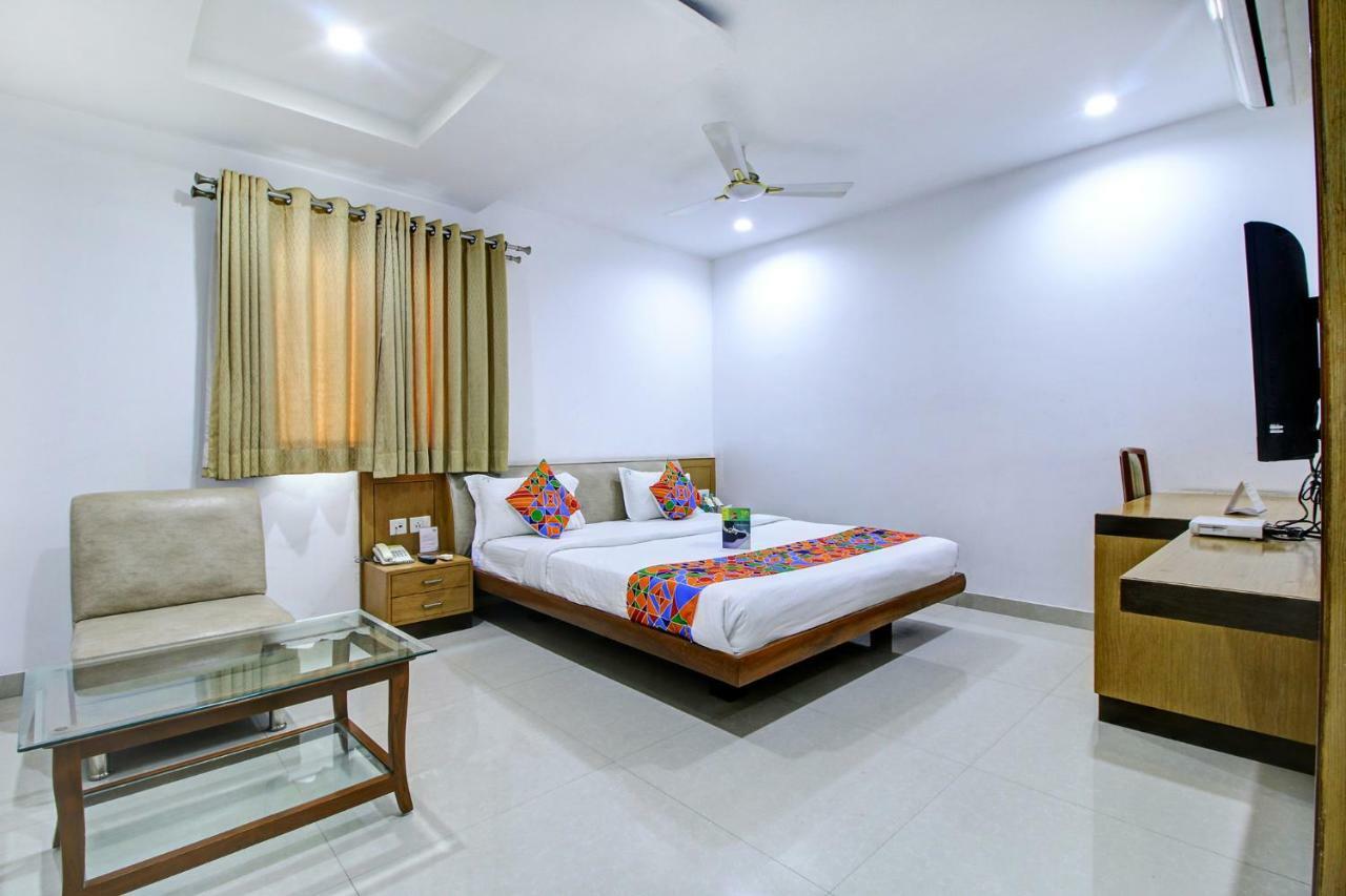 Fabhotel Syberitic Suites Gachibowli - Fully Vaccinated Staff Kondapur  Екстериор снимка