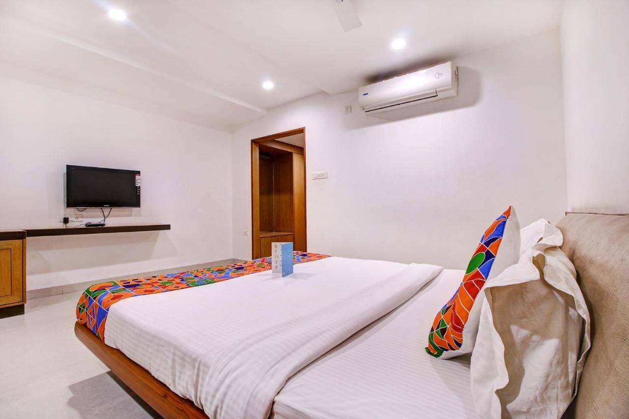 Fabhotel Syberitic Suites Gachibowli - Fully Vaccinated Staff Kondapur  Екстериор снимка