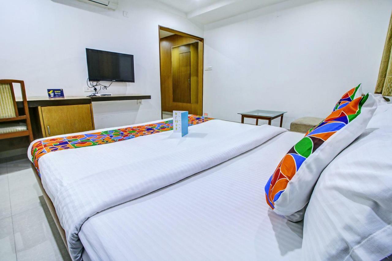 Fabhotel Syberitic Suites Gachibowli - Fully Vaccinated Staff Kondapur  Екстериор снимка
