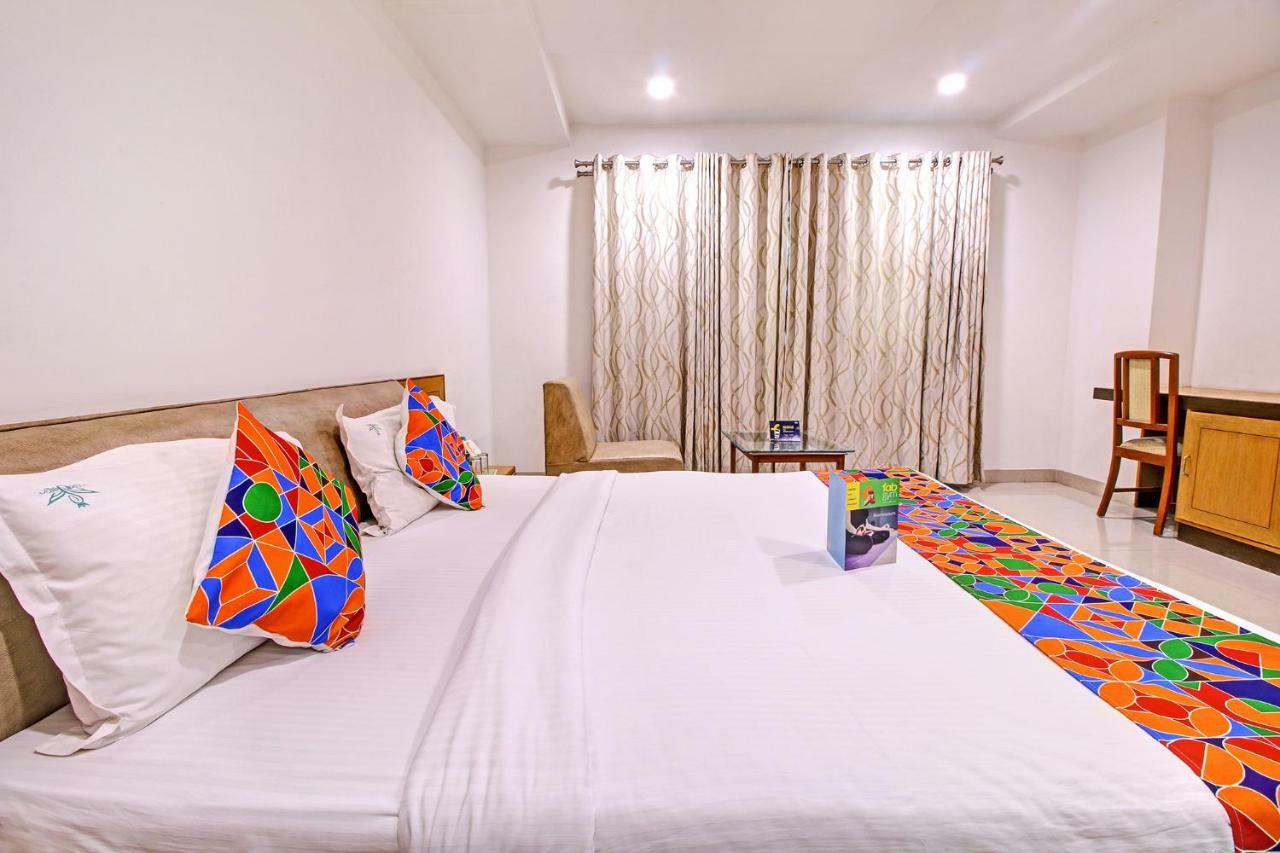 Fabhotel Syberitic Suites Gachibowli - Fully Vaccinated Staff Kondapur  Екстериор снимка