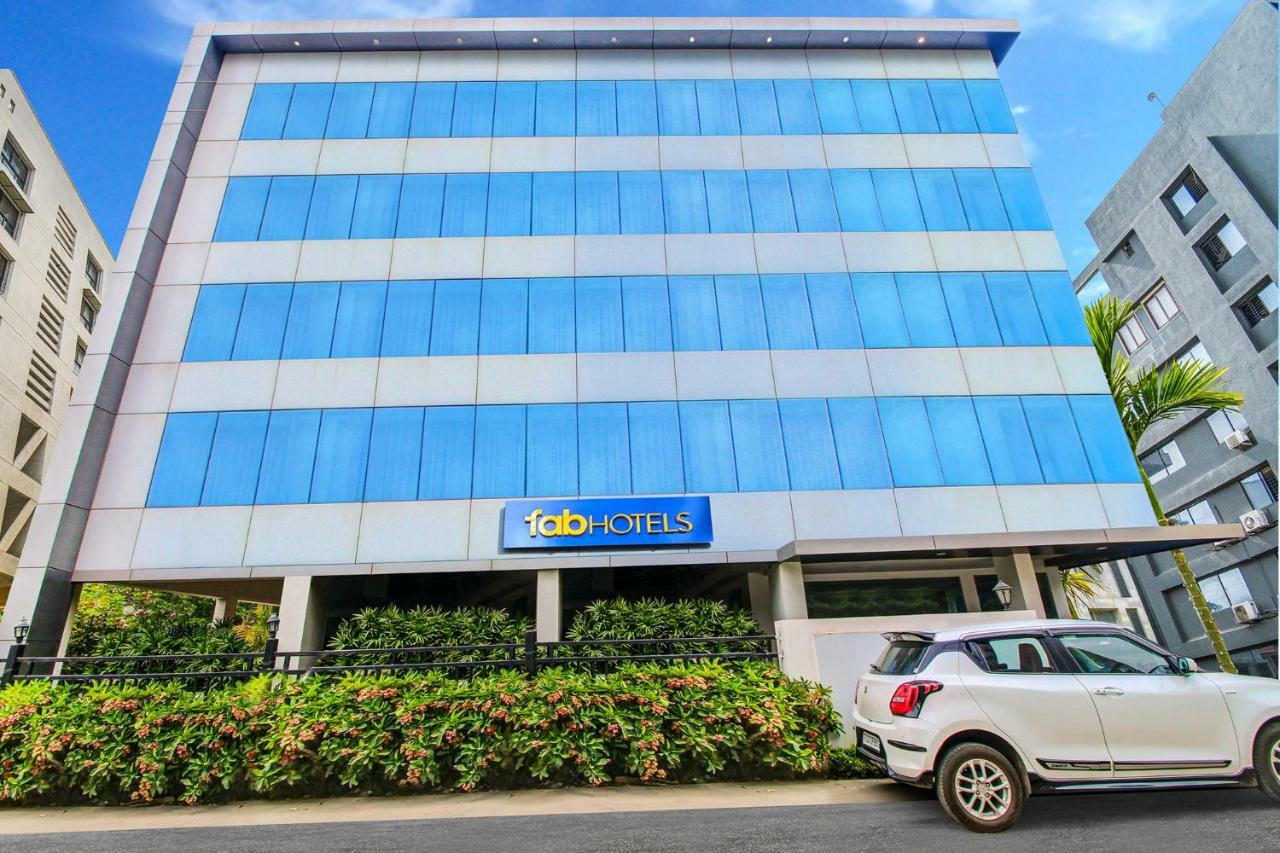 Fabhotel Syberitic Suites Gachibowli - Fully Vaccinated Staff Kondapur  Екстериор снимка
